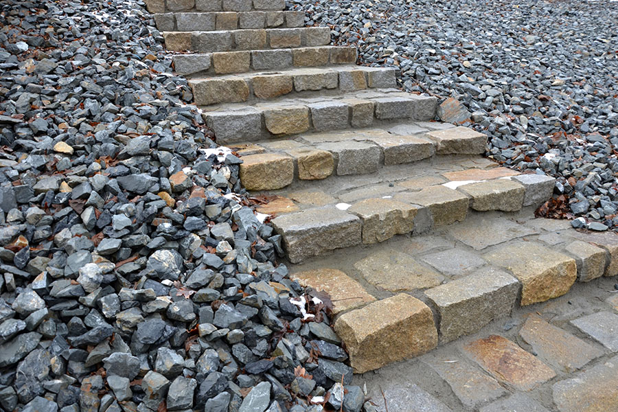 How to Retain Gravel on Slopes: A Guide to Using Ground Stabilization Geocells - Featured Image